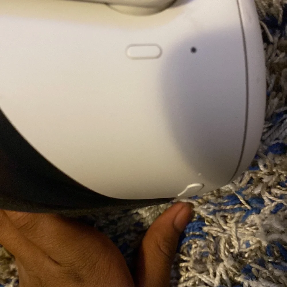 It is an oculus quest 2 with charger and both controller